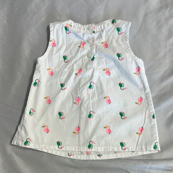 Gymboree - LIKE NEW - White sleeveless cotton Shirt with Pink Parrot Design - Picture 3 of 3